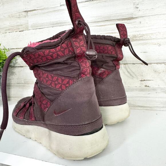 NIKE Women’s Roshe Run Hi Sneaker Boot Ankle Laced Boots Maroon Size 6 - Picture 4 of 7